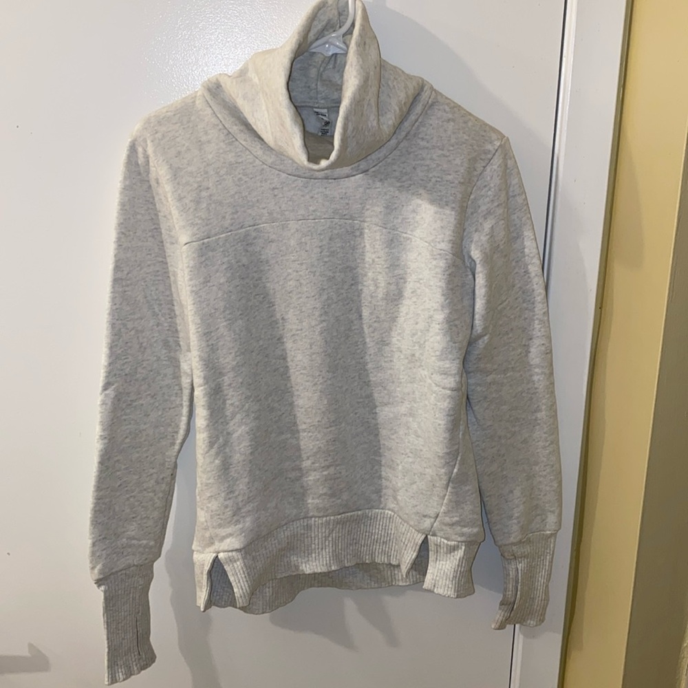 Alo yoga white fleece turtleneck size S
